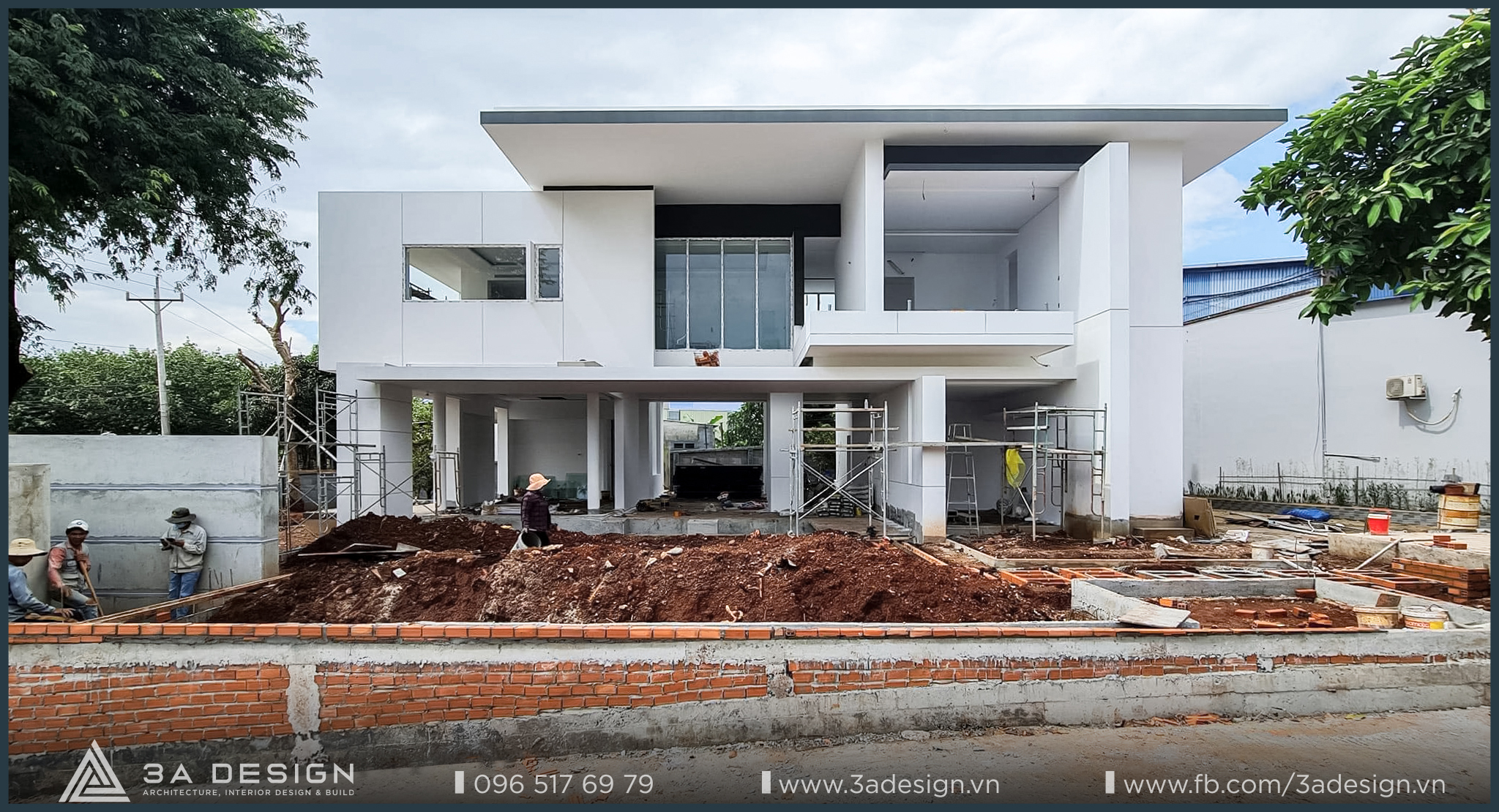 Công  đang thi công phần ngoại thất bởi 3A Design.