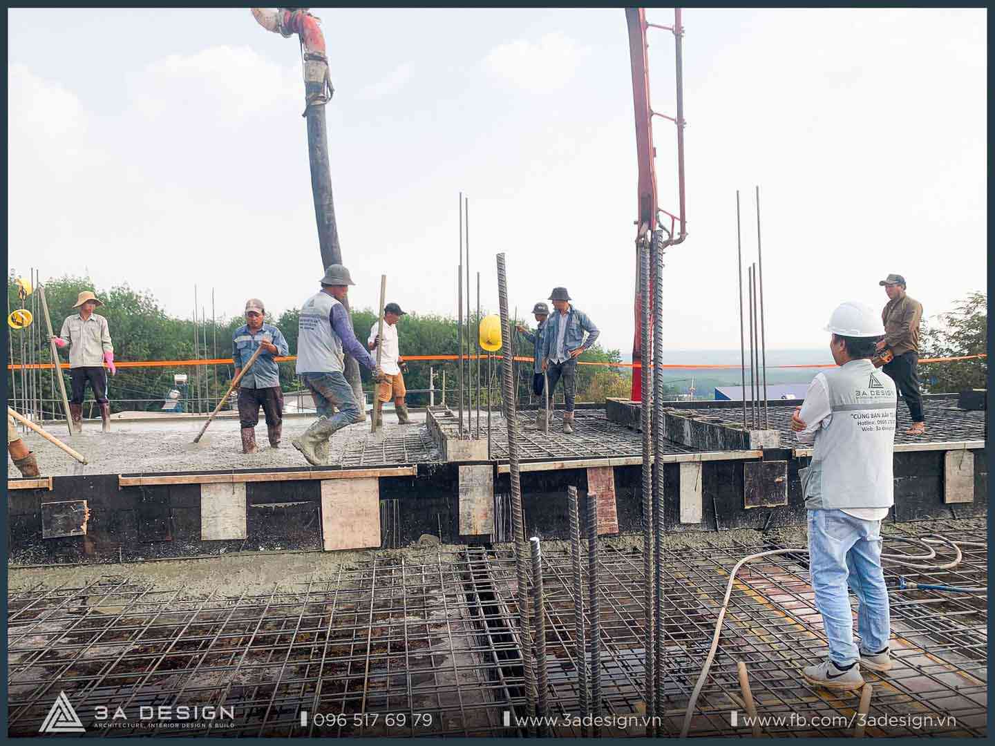  Kỹ sư và công nhân 3A Design thi công đổ bê tông sàn