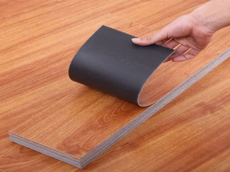 Các mẫu sàn nhựa vân gỗ với nhiều tông màu khác nhau, thể hiện tính đa dạng về thiết kế.