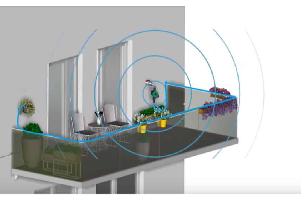Mô hình hệ thống tự động tưới nước cho cây xanh ban công, giúp điều hòa không khí và tăng thẩm mỹ.