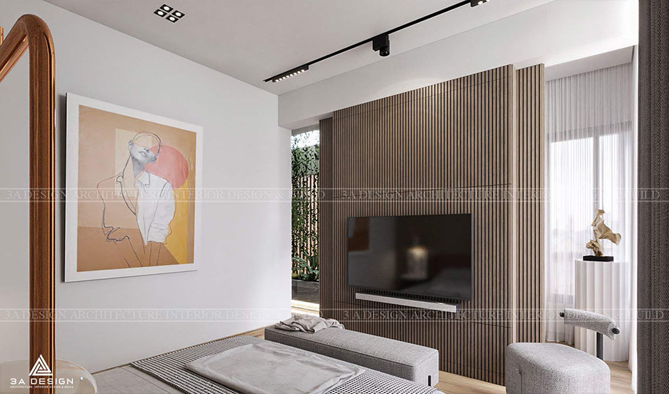 nội thất phòng ngủ master hiện đại với tường ốp gỗ sọc dọc, tivi màn hình phẳng, ghế thư giãn và một bức tranh treo tường. Không gian có tông màu ấm áp và ánh sáng tự nhiên.