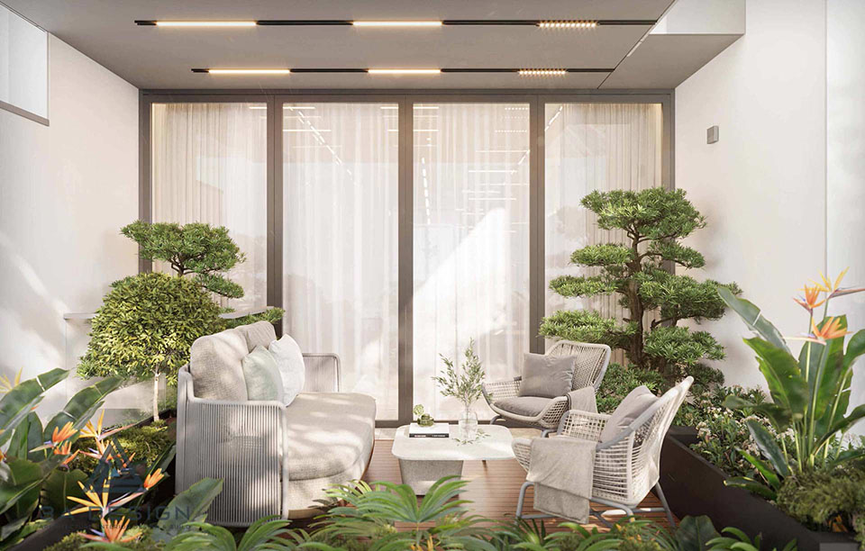 Góc thư giãn sân trong với cây xanh, bàn trà và sofa đơn giản, thiết kế theo phong cách hiện đại và tối giản