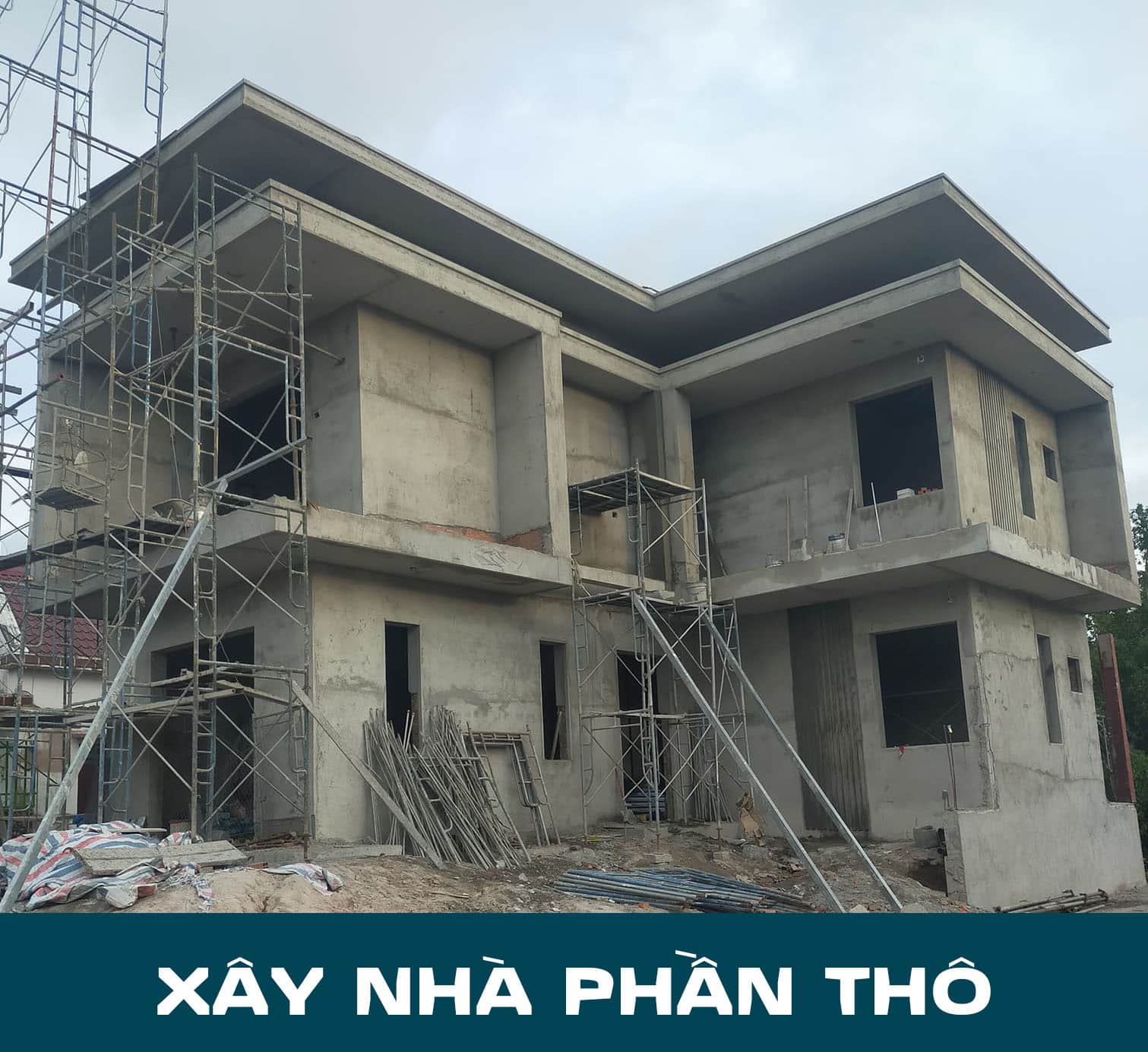 Thực tế công trình xây nhà phần thô, đã định hình xong kết cấu chịu lực và tường bao.