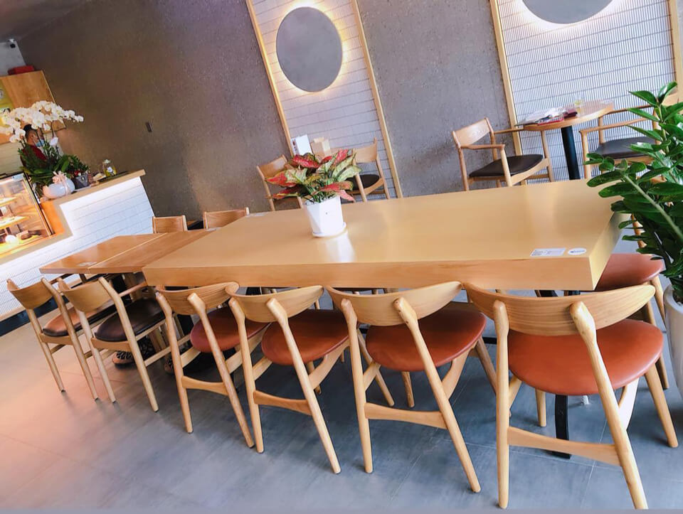 thiết kế nội thất bàn cafe gỗ