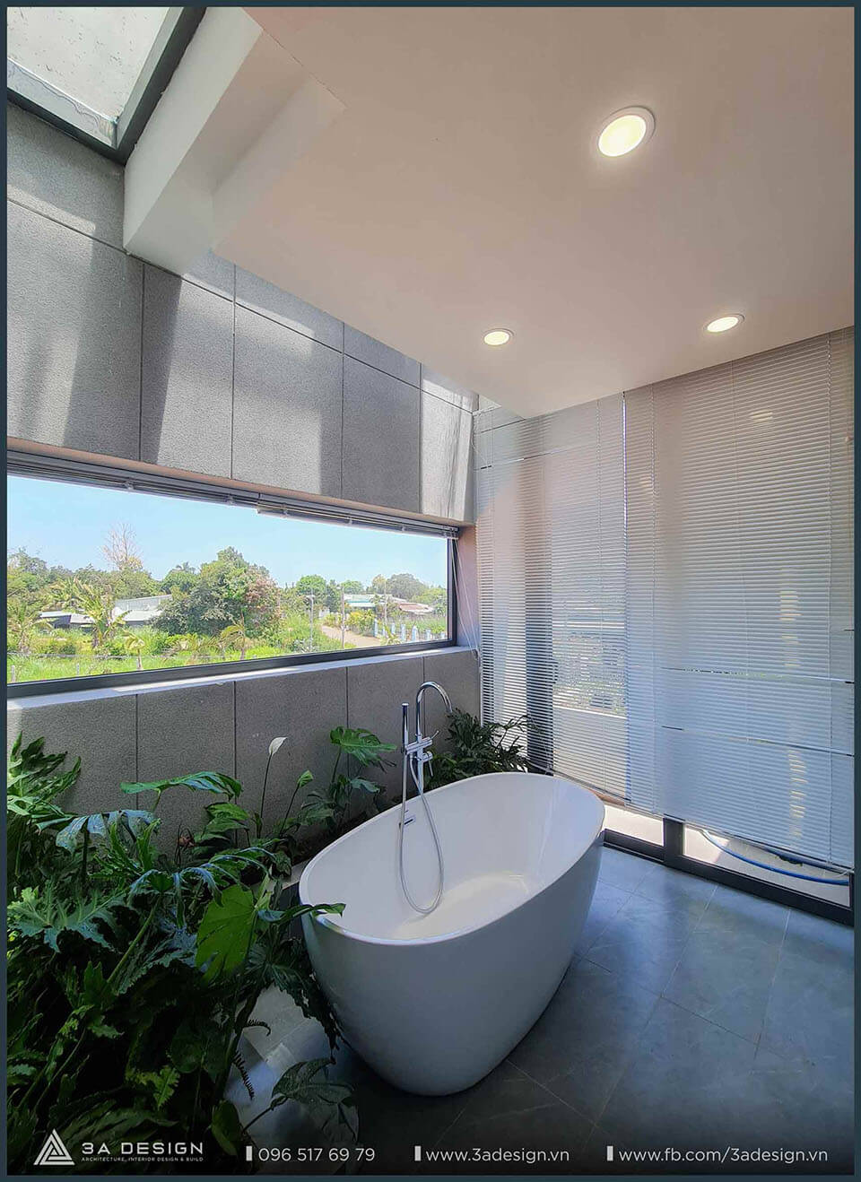 phòng tắm master của H Villa, tận hưởng không khí trong lành từ cây cối